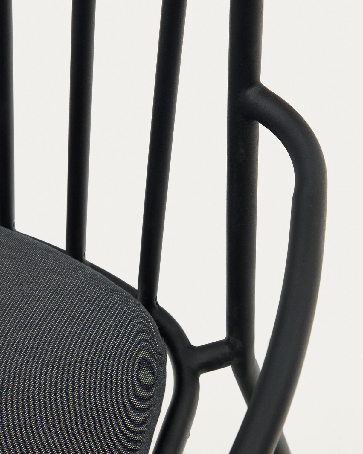 Bramant stapelbarer Stuhl aus Stahl mit schwarzem Finish - ZEN ZONE Furniture