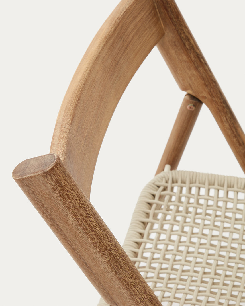 Klappstuhl Dandara aus Akazienmassivholz und einer Stahlstruktur mit geflochtener Sitzfläche in Weiß FSC 100% - ZEN ZONE Furniture