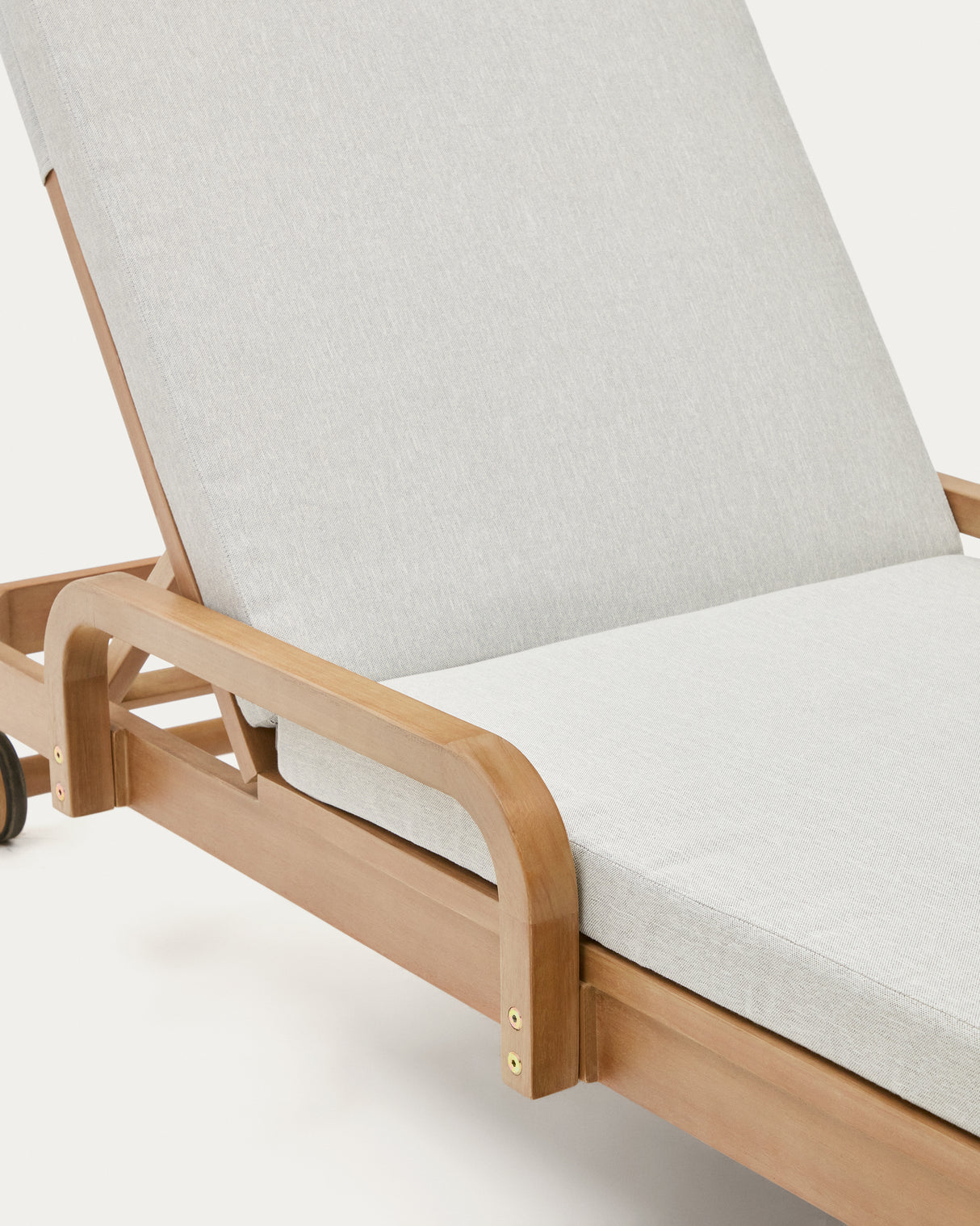 Sonsaura Liege aus massivem Eukalyptusholz 100 % FSC - ZEN ZONE Furniture