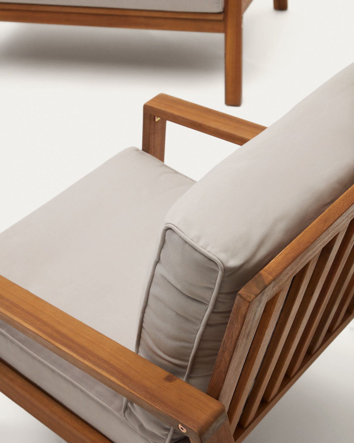 Frares Set aus 2-Sitzer-Sofa, 2 Sesseln und Couchtisch massives Akazienholz 100% FSC - ZEN ZONE Furniture