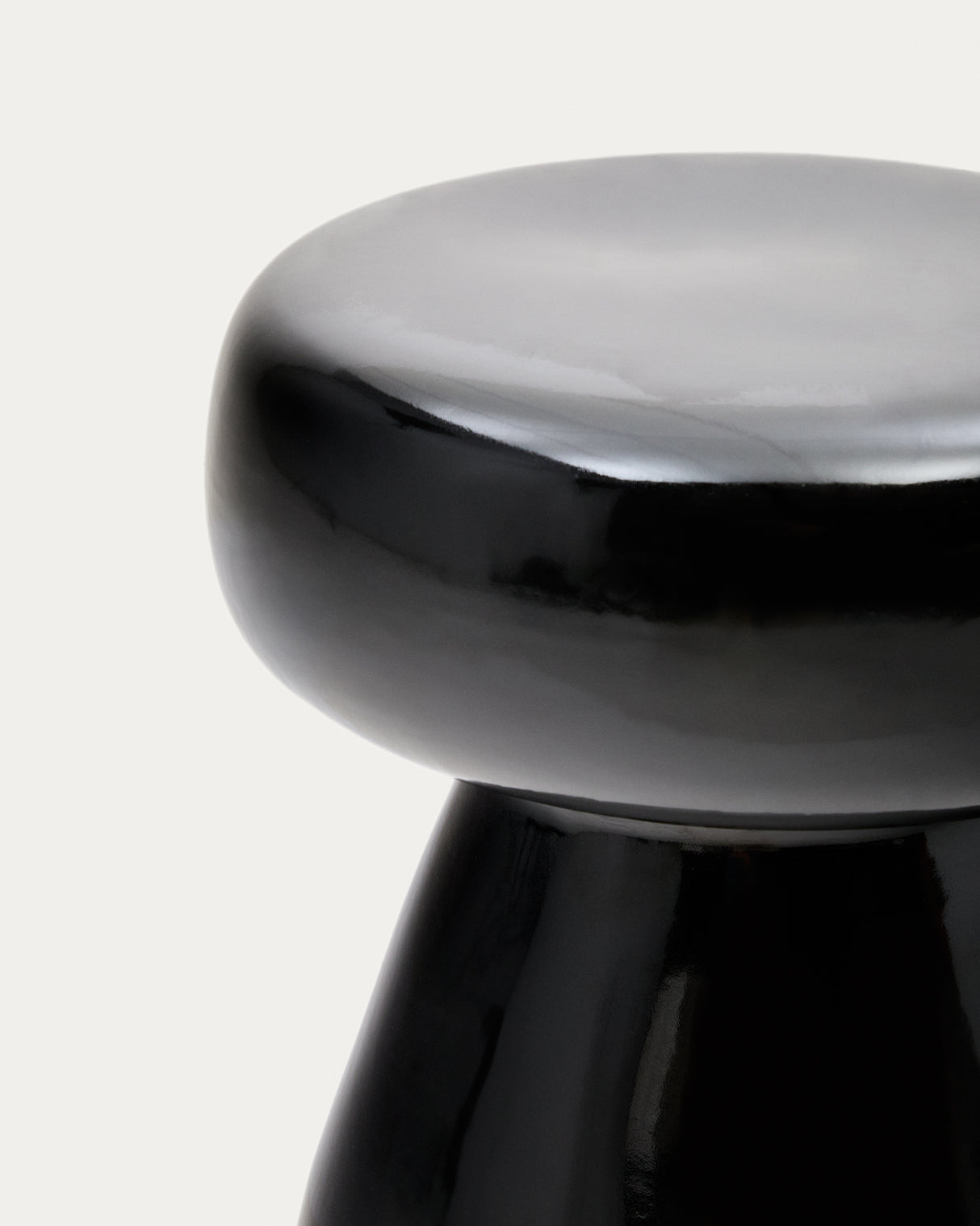 Manya Beistelltisch aus schwarzem Keramik Ø 38 cm - ZEN ZONE Furniture