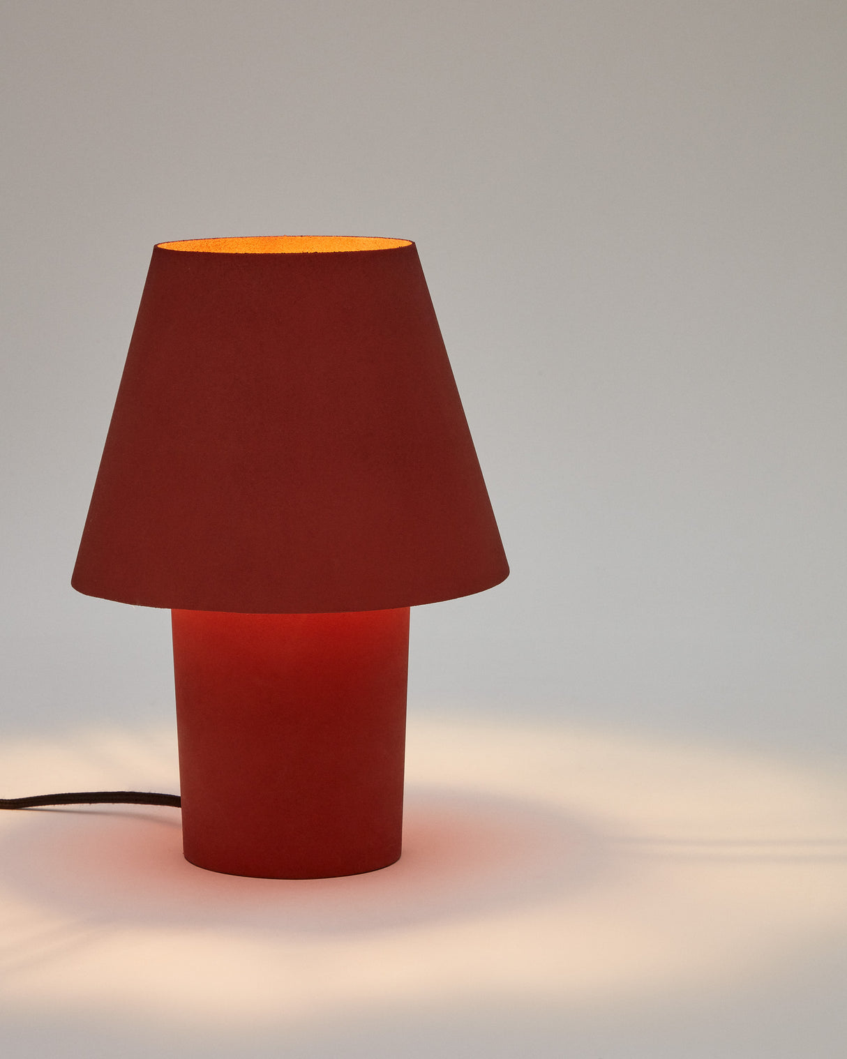Canapost Tischlampe aus Metall mit Finish in Terrakotta - ZEN ZONE Furniture