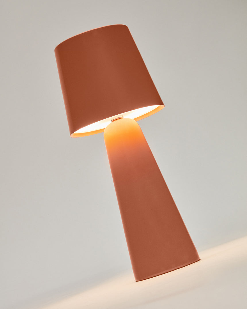Arenys Outdoor Tischlampe klein aus Metall mit terrakottafarbenem Finish - ZEN ZONE Furniture