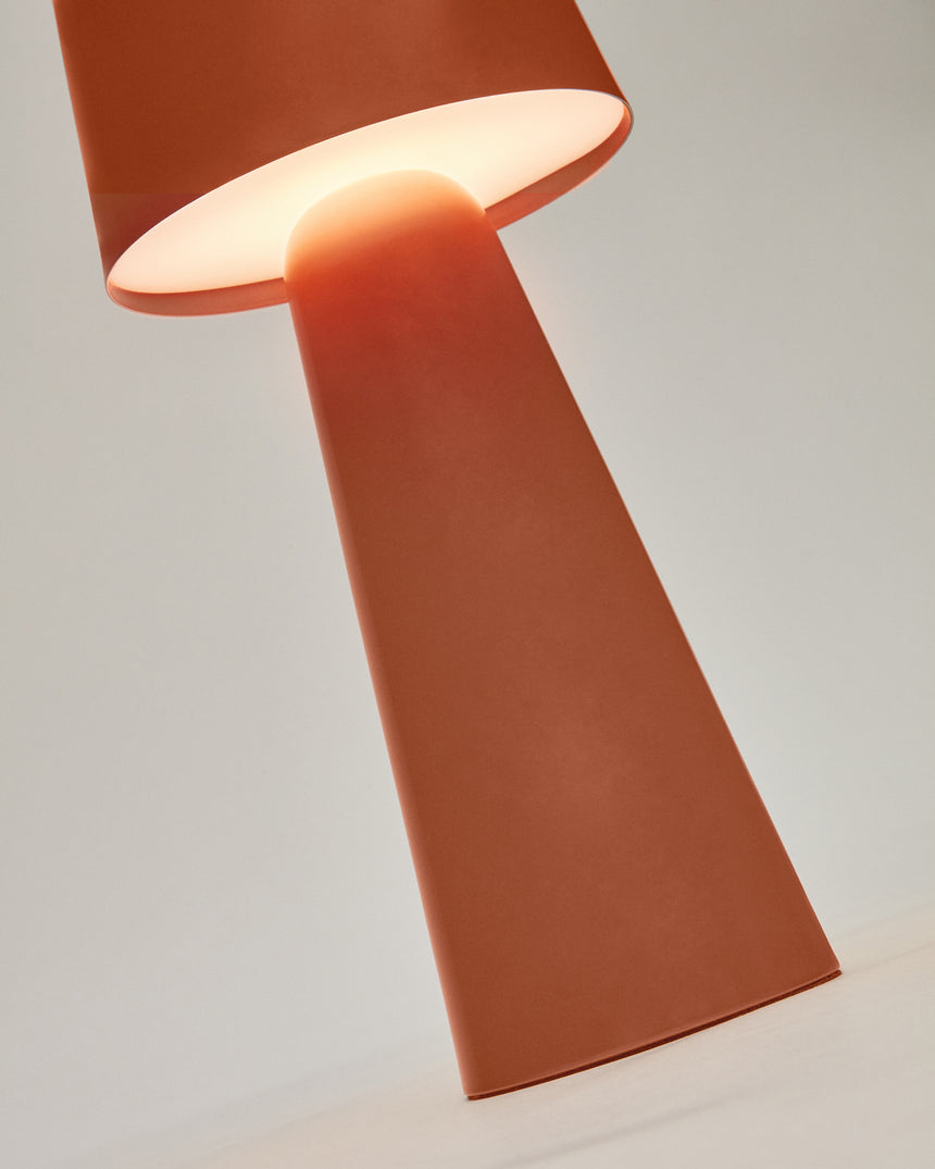 Arenys Outdoor Tischlampe groß aus Metall mit terrakottafarbenem Finish - ZEN ZONE Furniture