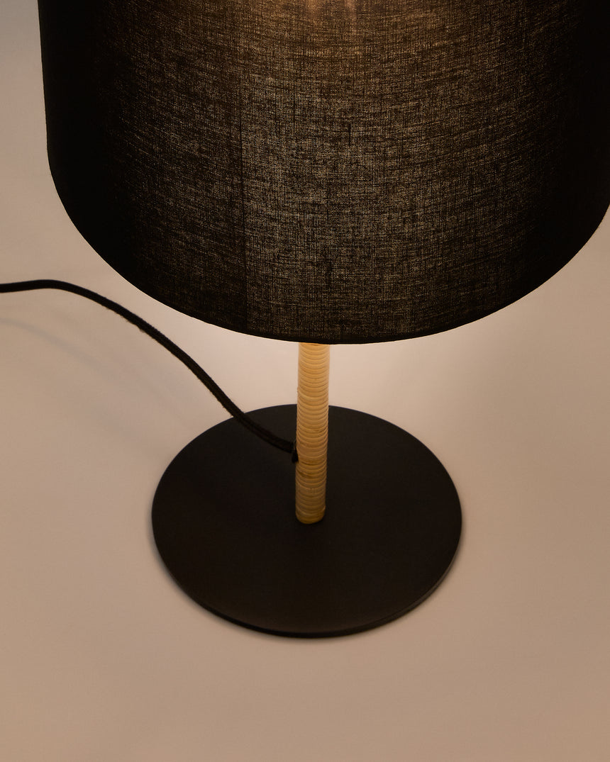 Pina Tischlampe aus Metall und Rattan mit schwarzem Baumwollschirm - ZEN ZONE Furniture