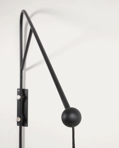 Eleazar Wandlampe aus Metall mit schwarz lackierter Oberfläche - ZEN ZONE Furniture