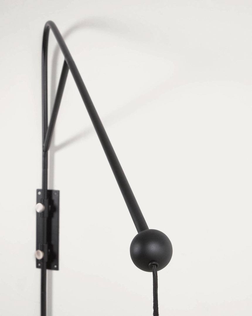 Eleazar Wandlampe aus Metall mit schwarz lackierter Oberfläche - ZEN ZONE Furniture