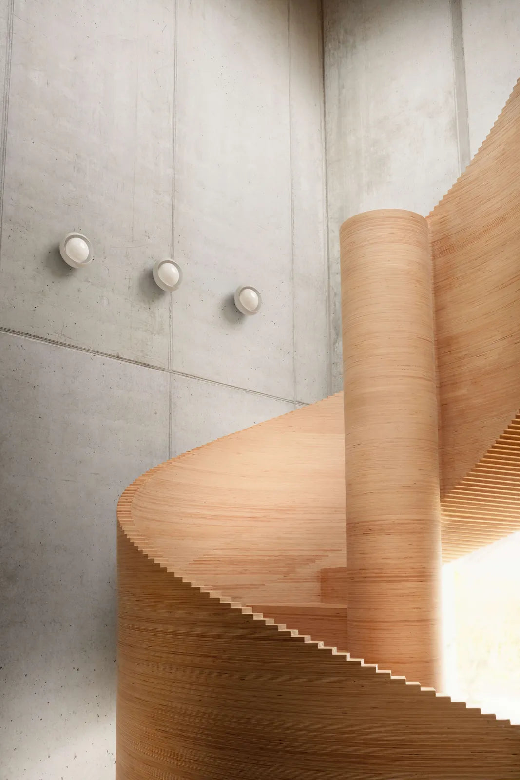 CORNEA Wall 150
