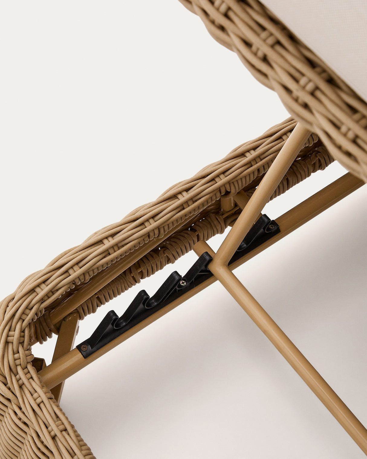Sonnenliege Meria aus synthetischem Rattan