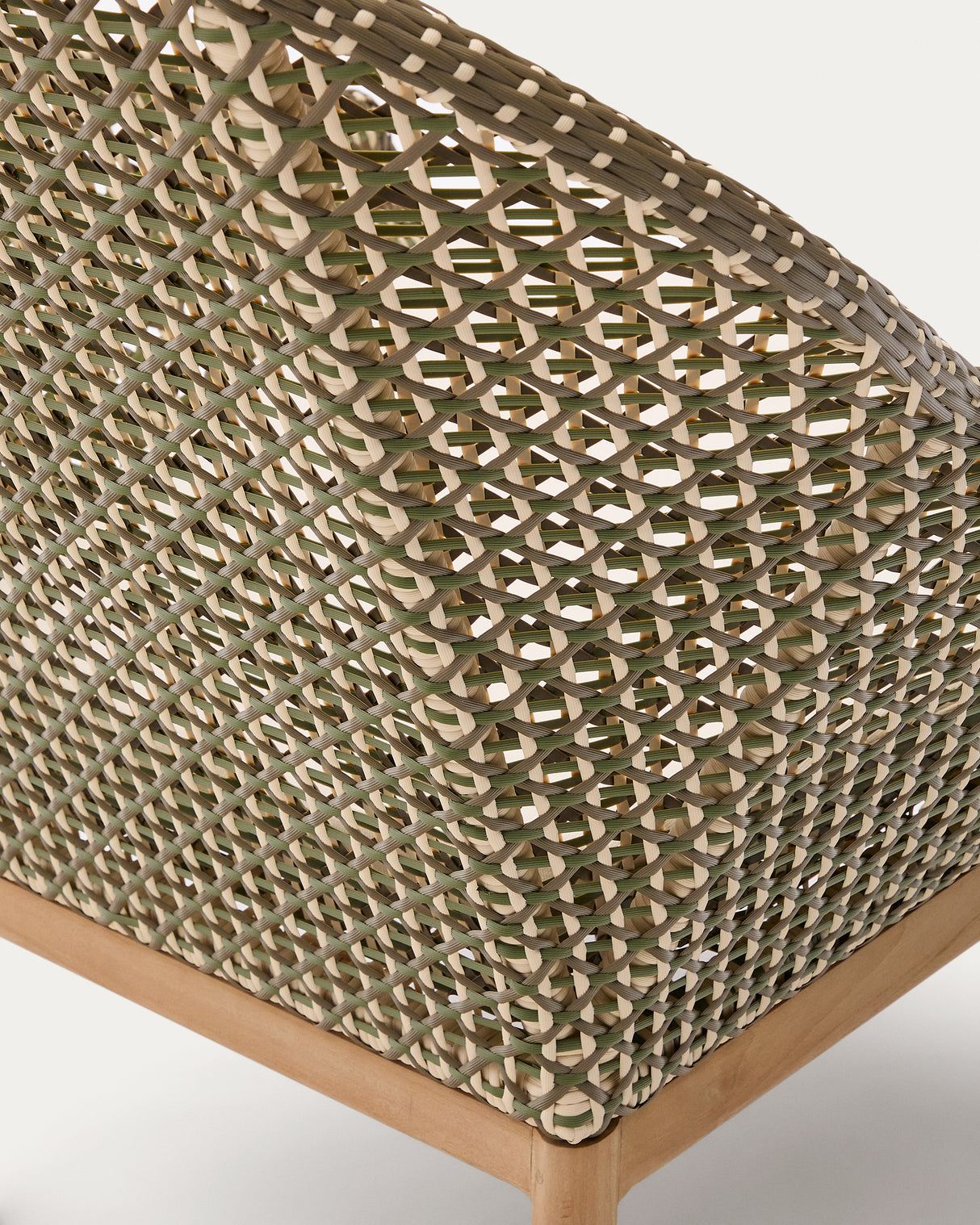 Sessel Olbia mit hoher Rückenlehne aus synthetischem Rattan und massivem Teakholz FSC 100 %