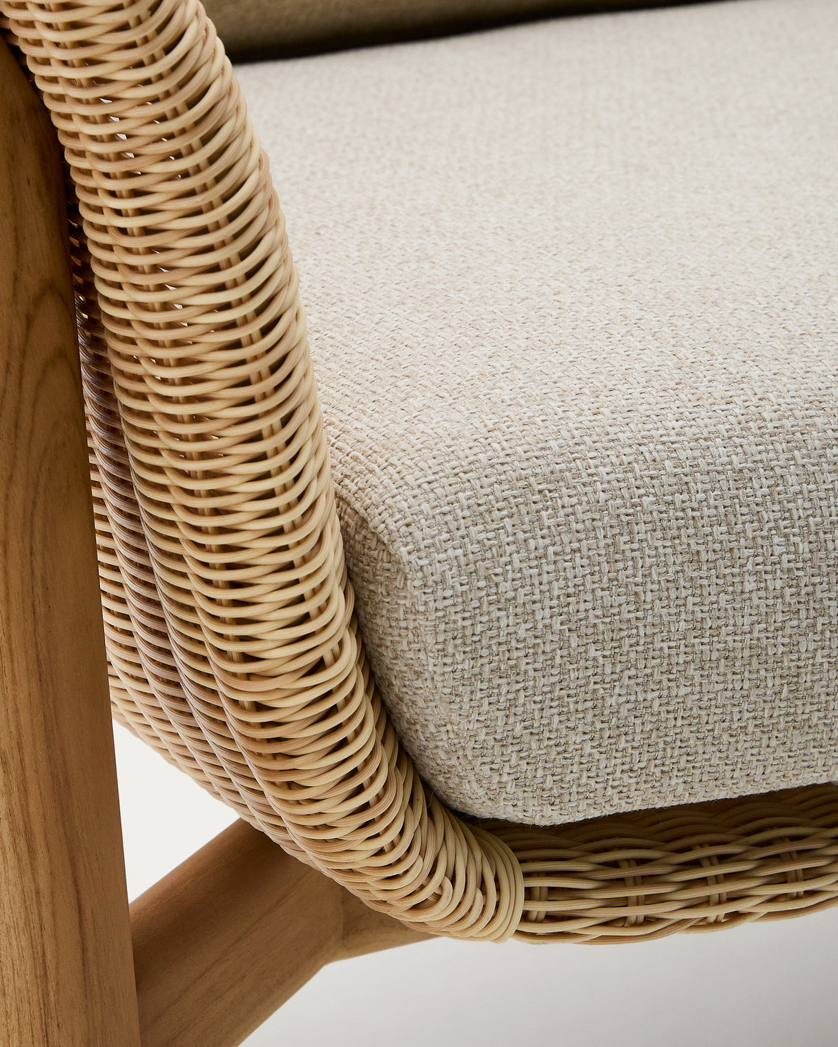 Sessel Galea aus massivem Teakholz und synthetischem Rattan FSC 100%