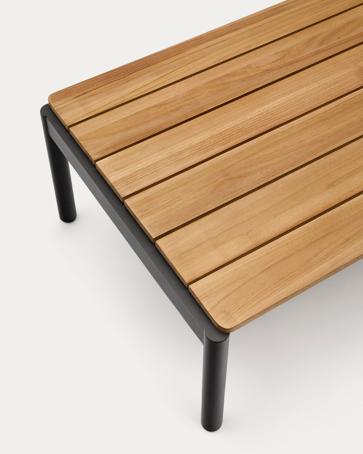 Couchtisch Sorells aus grauem Aluminium und Teakholz 63 x 144,6 cm FSC 100%