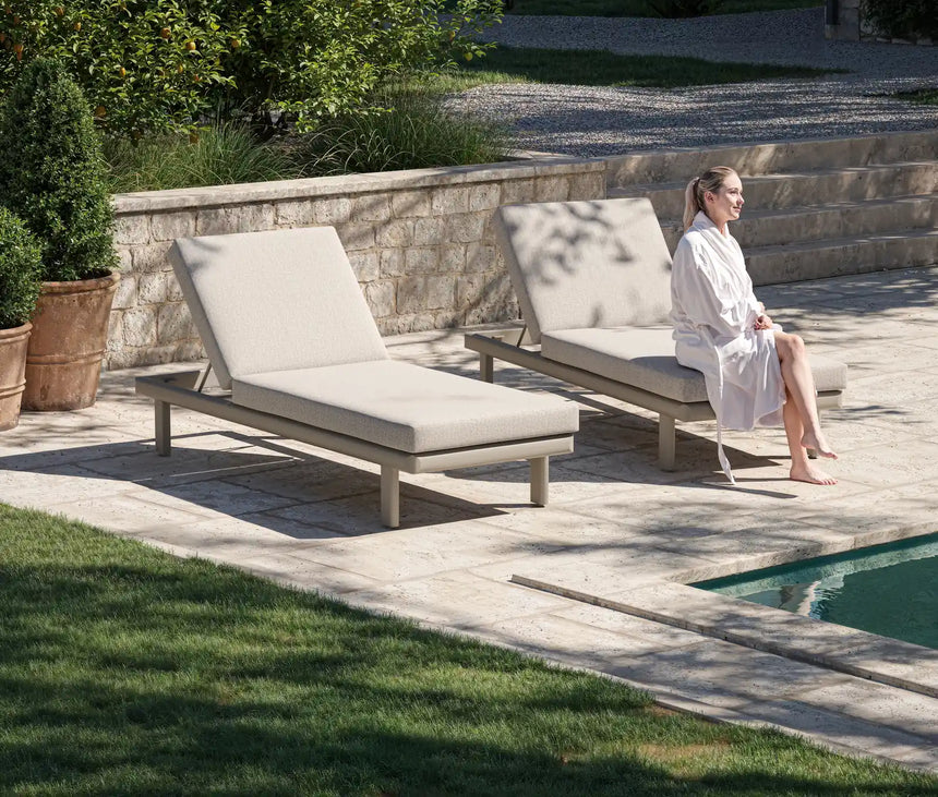 Sonnenliege Riva aus Aluminium mit graufarbenen Kissen - ZEN ZONE Furniture