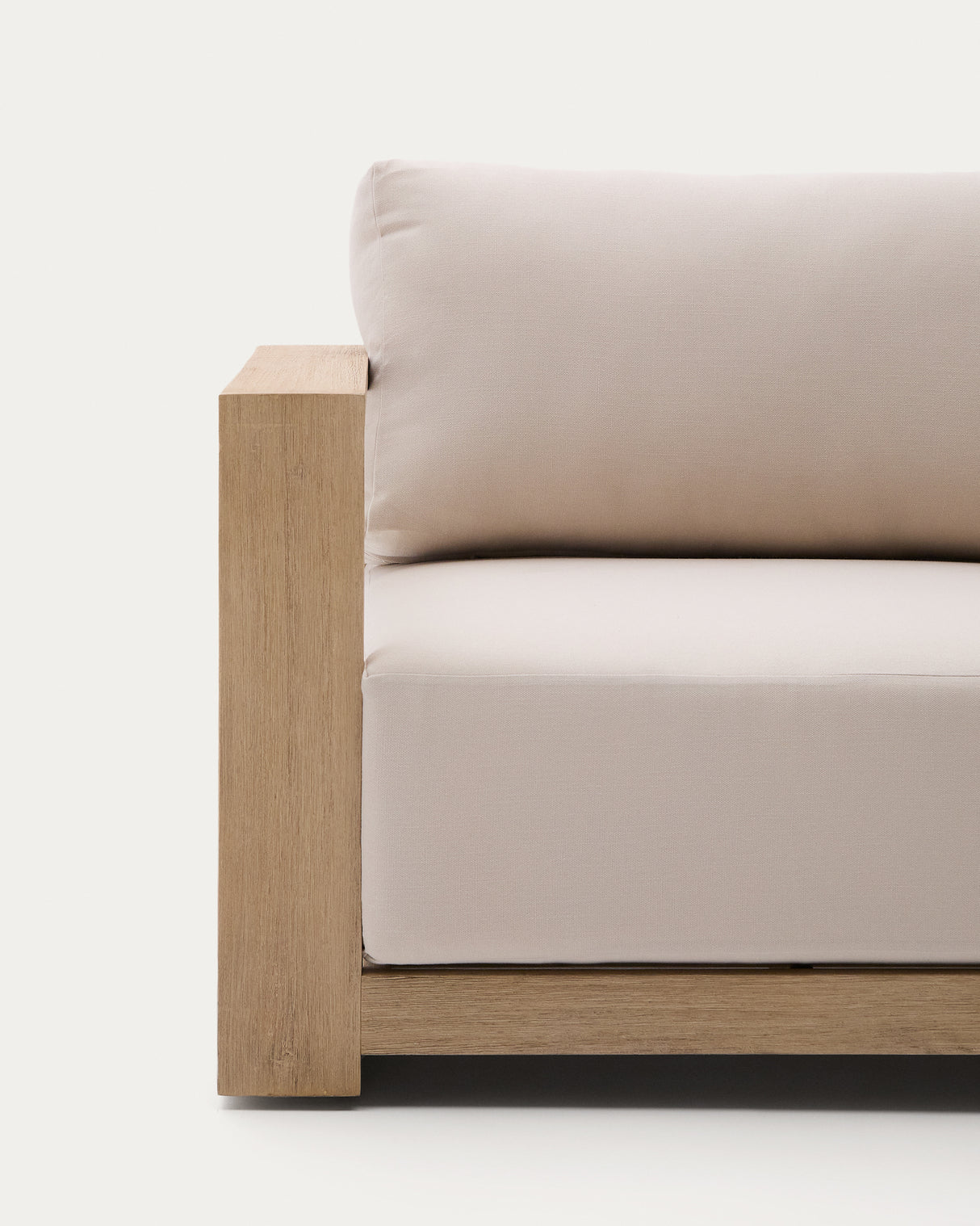 Sessel Ambra aus massivem Akazienholz mit hellem Finish
