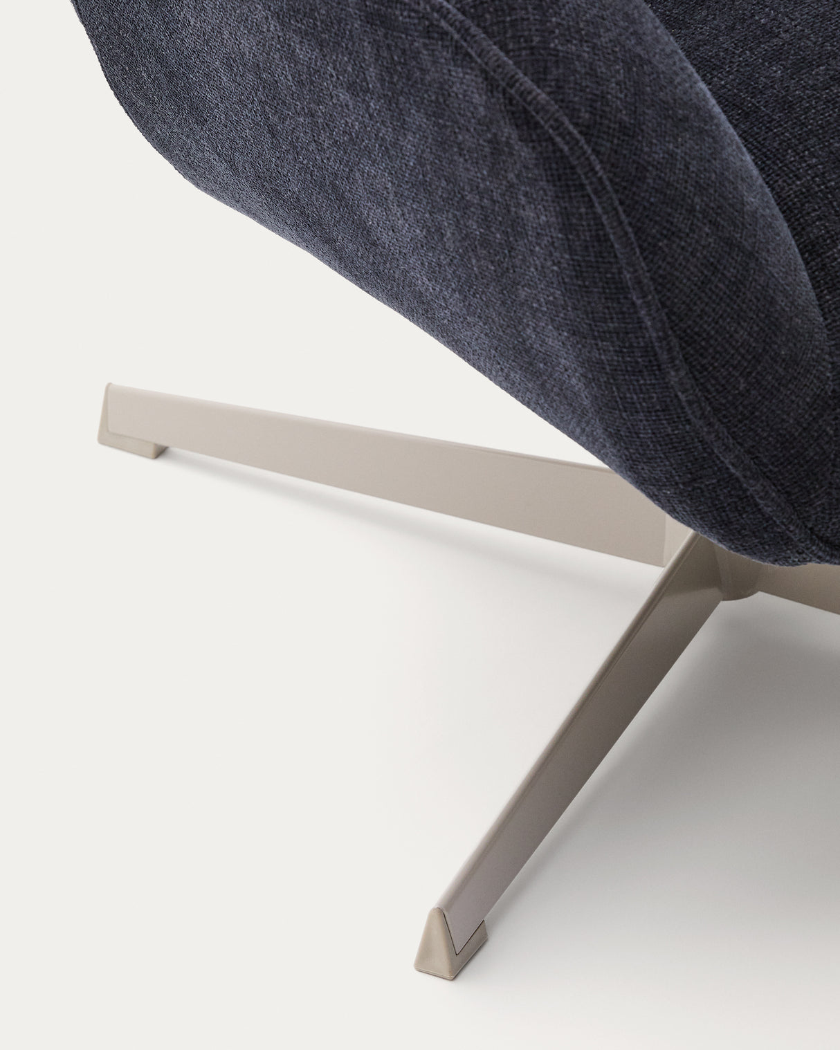Sessel Teryl aus blauer Chenille und Metall mit grauer Oberfläche FSC 100% - ZEN ZONE Furniture