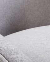 Sessel Bobly grau und Holzbeine mit natürlichem Finish - ZEN ZONE Furniture