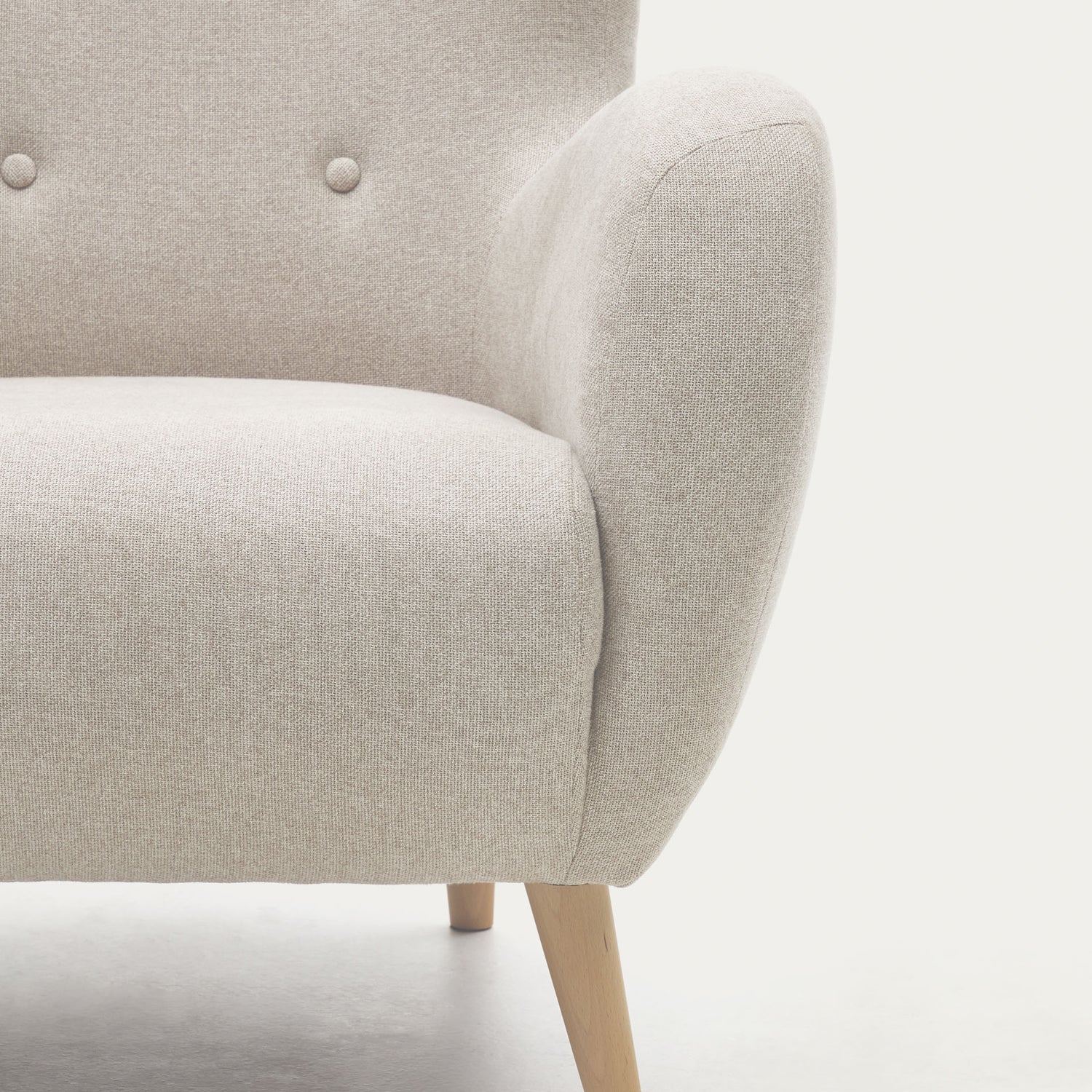 Patio Sessel aus beiger Chenille mit Beinen aus massiver Buche - ZEN ZONE Furniture