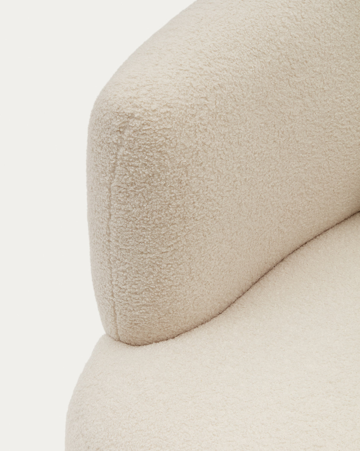Martina Drehsessel mit Bouclé in Off-White mit Kissen - ZEN ZONE Furniture