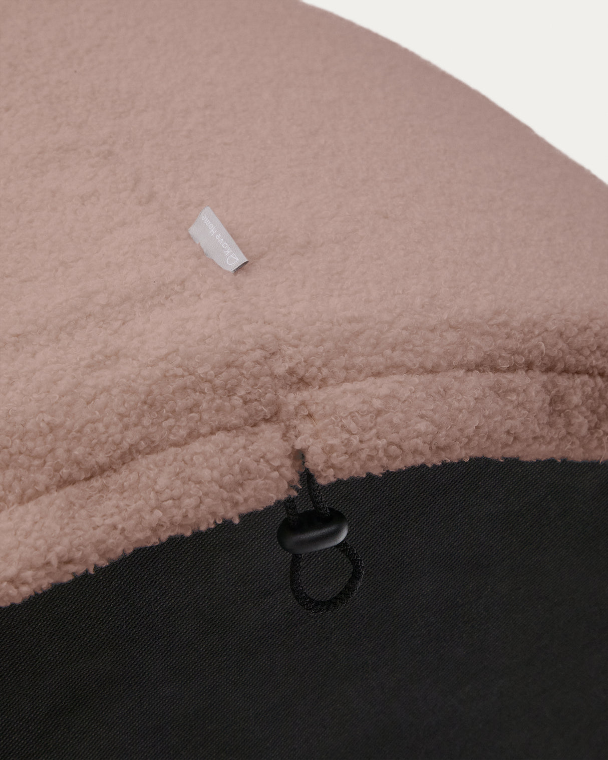 Fußhocker Kaeli mit abnehmbarem Bezug in rosa Bouclé Ø 43 cm - ZEN ZONE Furniture