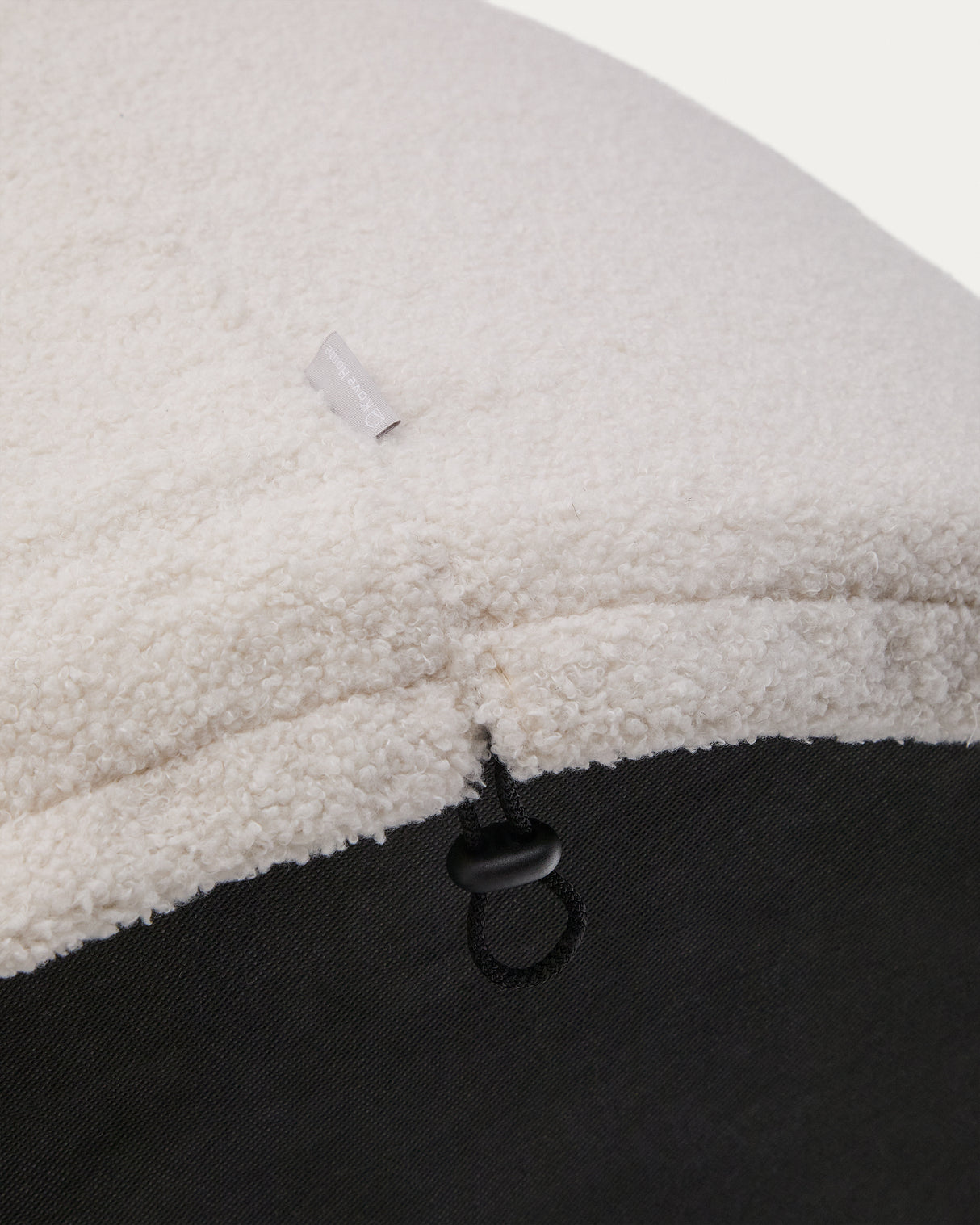 Fußhocker Kaeli mit abnehmbarem Bezug in Bouclé Farbe Écru Ø 90 cm - ZEN ZONE Furniture