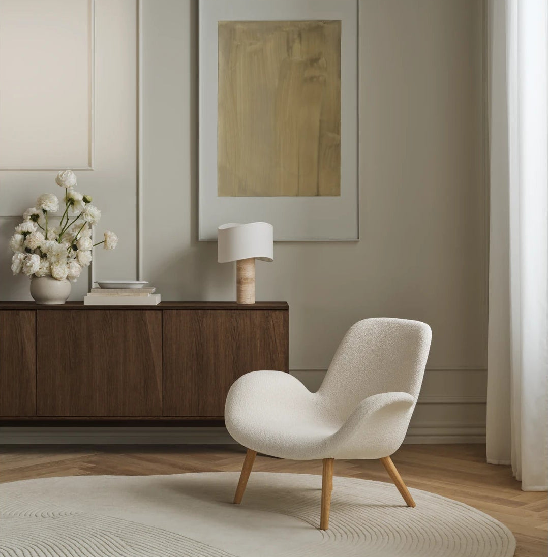 Silent Sideboard avec piétement en bois, en chêne huilé, 200x45 cm