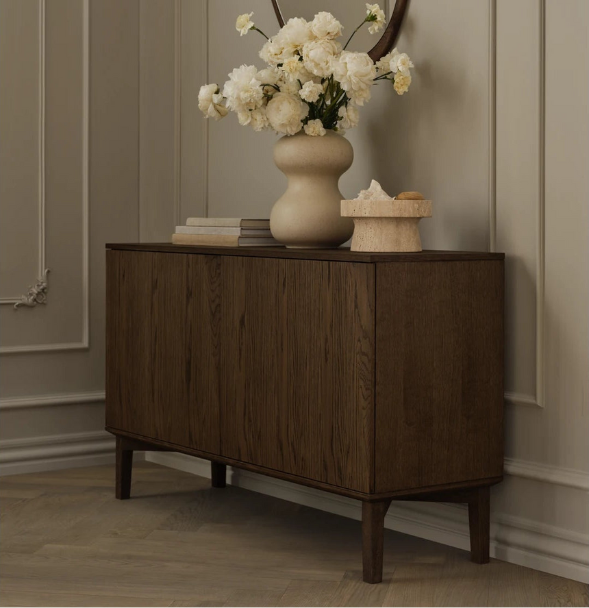 Silent Sideboard mit 2 Türen, aus Eiche, geölt, 132x45 cm