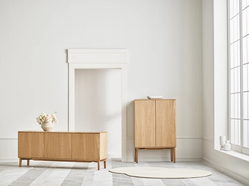 Silent Sideboard avec piétement en bois, en chêne huilé, 200x45 cm