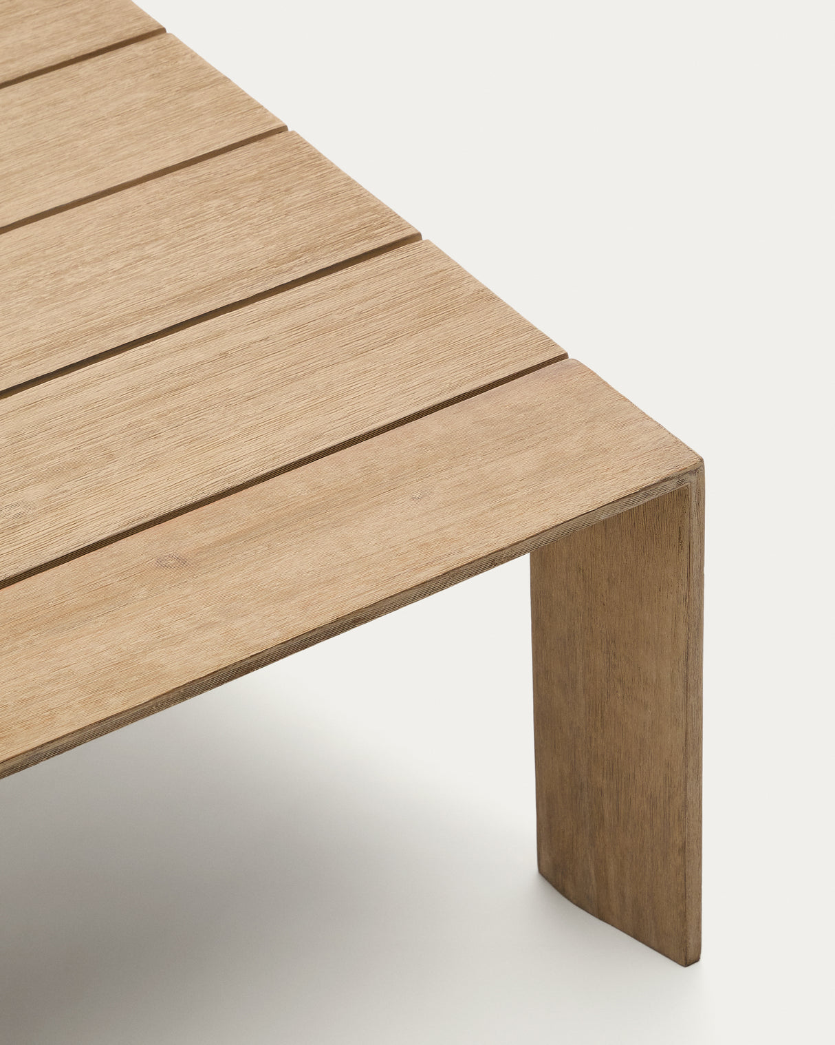 Couchtisch Ambra aus massivem Akazienholz mit hellem Finish 82,5 x 140 cm