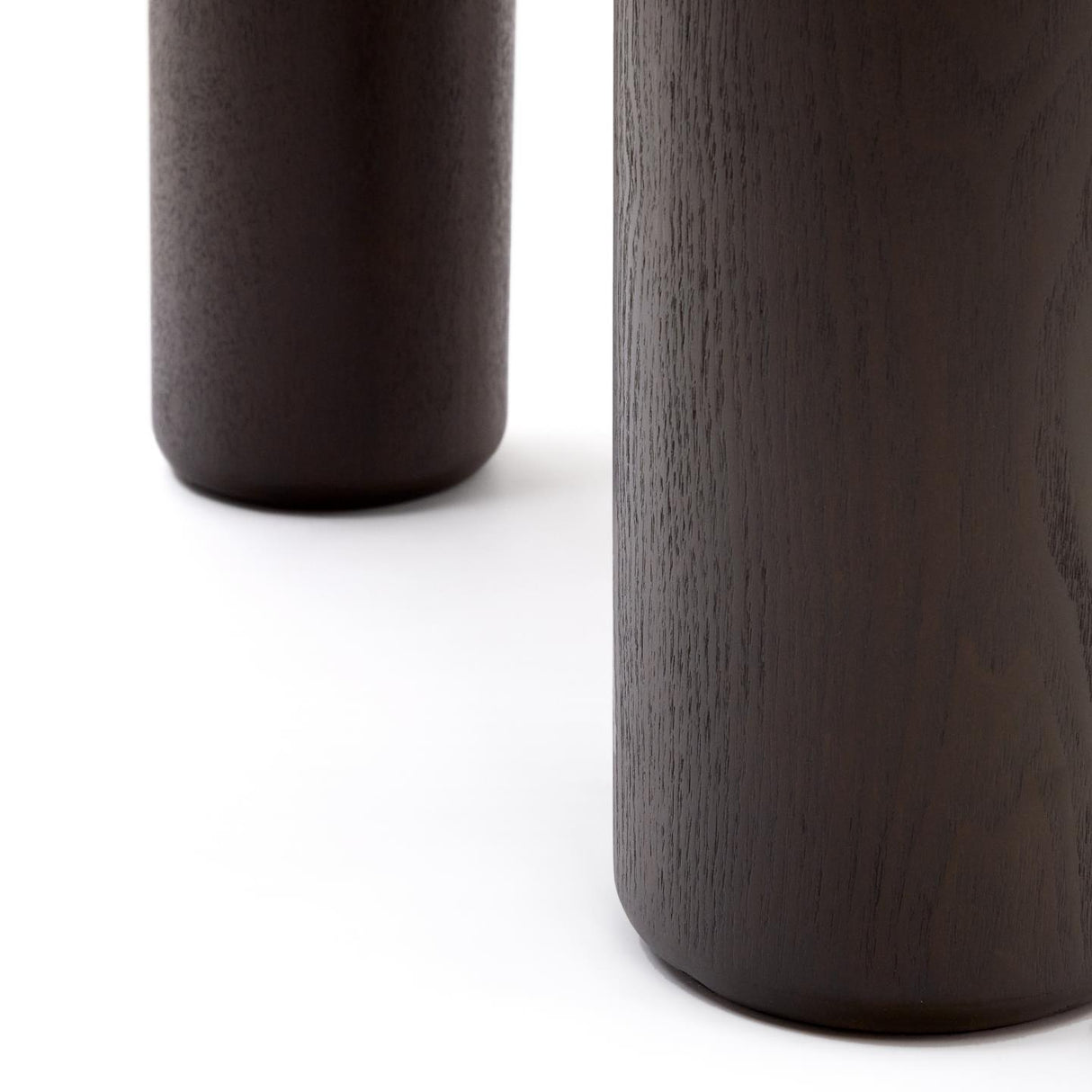 Mailen runder Tisch aus Eschenfurnier mit dunklem Finish Ø 120 cm - ZEN ZONE