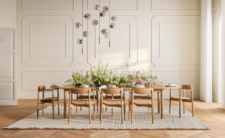 Merge Gepolsterter Esstischstuhl mit Armlehne aus Eiche weiß pigmentiert geölt, Monza - Bouclé und Textur, Beige - ZEN ZONE Furniture