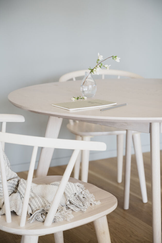 YUMI Esstisch Weiß pigmentiert 115x115x75cm - ZEN ZONE