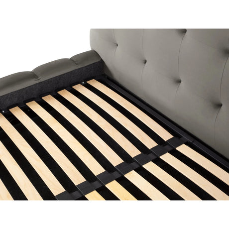 Bali Bett mit Kopfteil und Stauraum, aus Samt (Blu13) in Hellgrau, 200x200 cm von Cosmopolitan Design – Bild 8