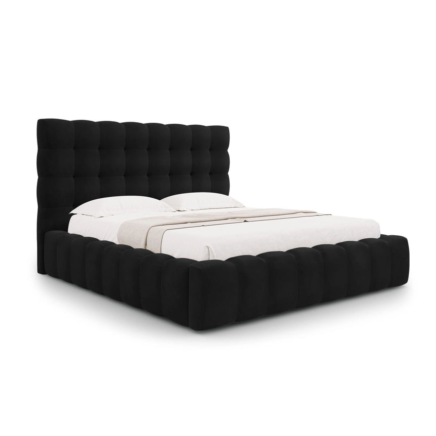 Bali Bett mit Kopfteil und Stauraum, aus Samt (Blu19) in Schwarz, 180x200 cm von Cosmopolitan Design – Bild 1