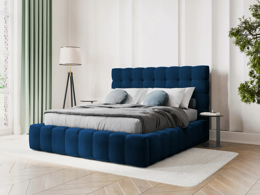 Bali Bett mit Kopfteil und Stauraum, aus Samt (Blu86) in Königsblau, 180x200 cm von Cosmopolitan Design – Bild 2