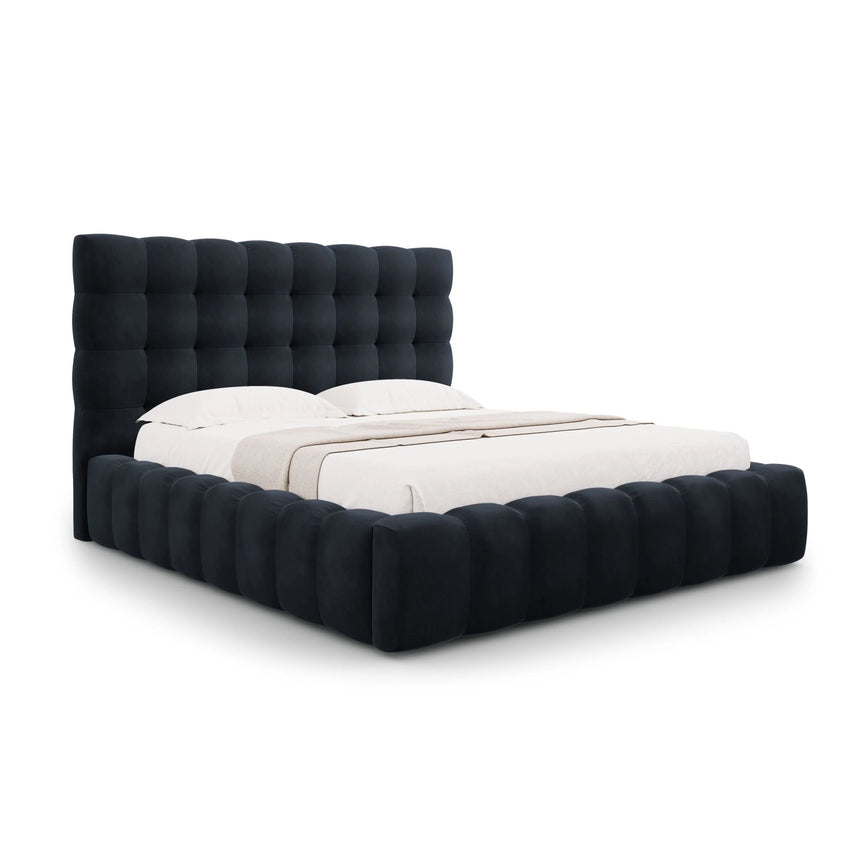 Bali Bett mit Kopfteil und Stauraum, aus Samt (Blu89) in Dunkelblau, 160x200 cm von Cosmopolitan Design – Bild 1