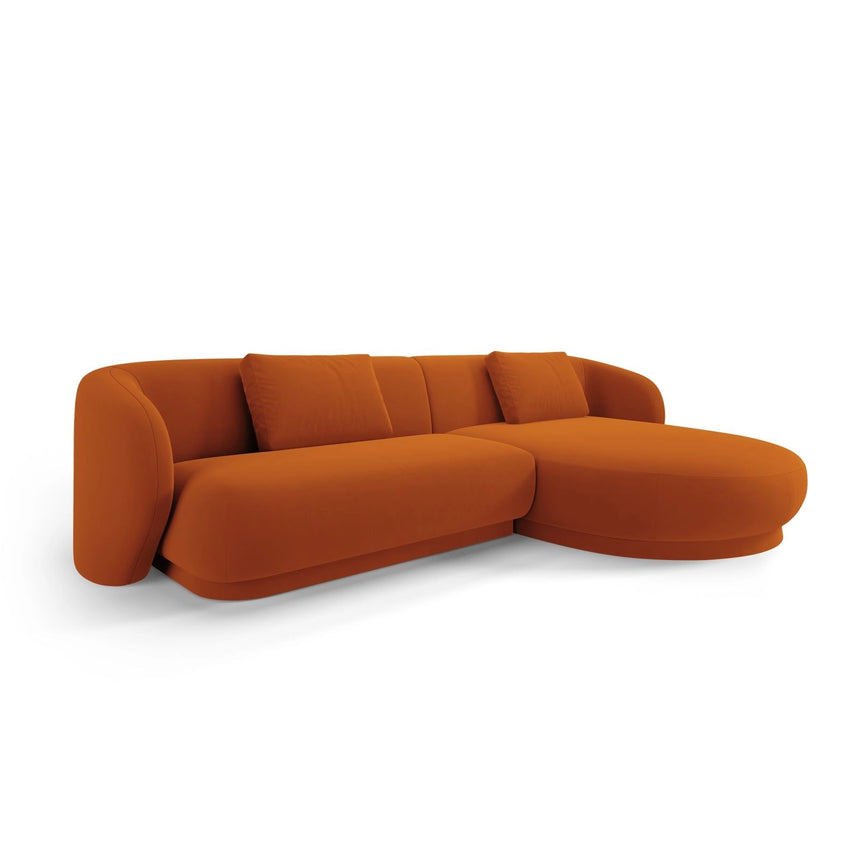 Camden 4-Sitzer Ecksofa, Rechte Seite, aus Samt in Terrakotta (Casino Terracota), 289x177x72 cm von Cosmopolitan Design – Bild 1
