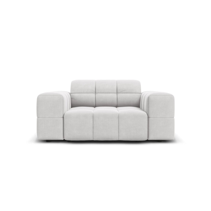 Chicago Sessel aus Samt in Silber (Bluvel 03), 124x102x70 cm von Cosmopolitan Design – Bild 1