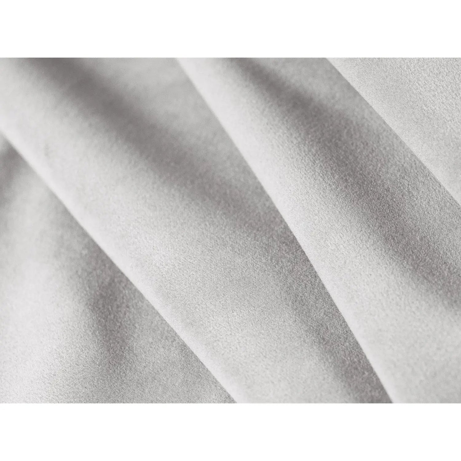 Chicago Sessel aus Samt in Silber (Bluvel 03), 124x102x70 cm von Cosmopolitan Design – Bild 6