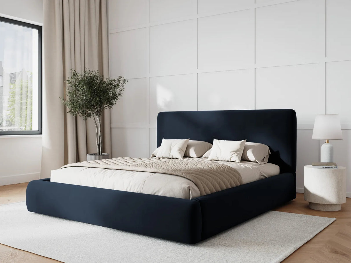 Colonel Bett mit Kopfteil und Stauraum aus Samt in Dunkelblau (Riviera 79), 140x200 cm von Cosmopolitan Design – Bild 2