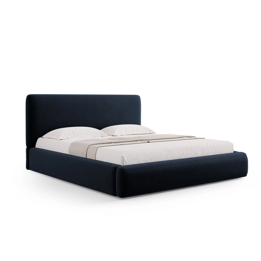 Colonel Bett mit Kopfteil und Stauraum aus Samt in Dunkelblau (Riviera 79), 160x200 cm von Cosmopolitan Design – Bild 1