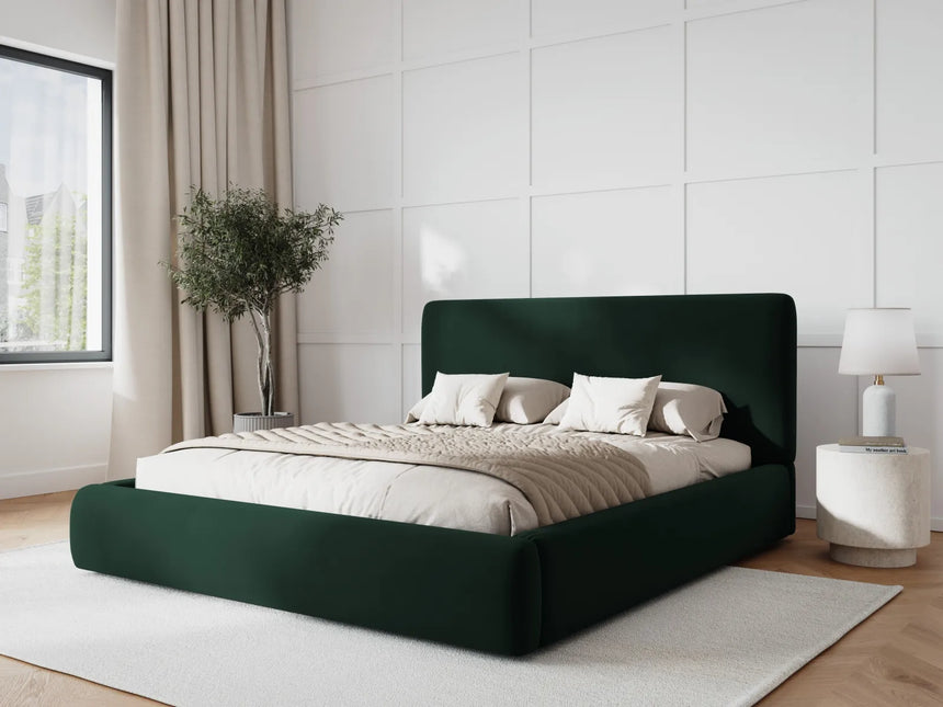 Colonel Bett mit Kopfteil und Stauraum aus Samt in Flaschengrün (Riviera 38), 200x200 cm von Cosmopolitan Design – Bild 2