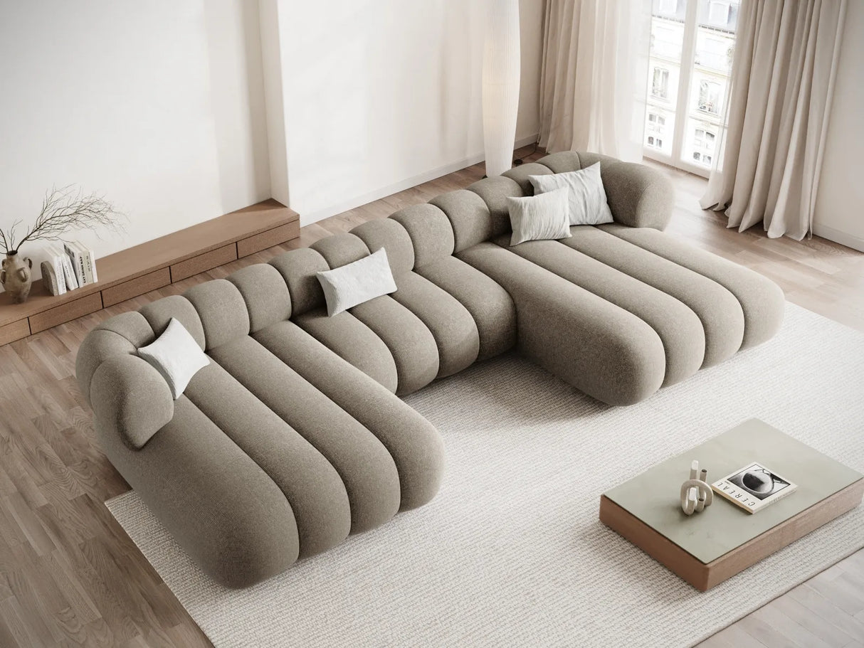 Koge 6-Sitzer Panorama Sofa aus Chenille in Dunkelbeige (Eden 4 Beige), Beine in Schwarzes Plastik, 348x165x70 cm von Cosmopolitan Design – Bild 2