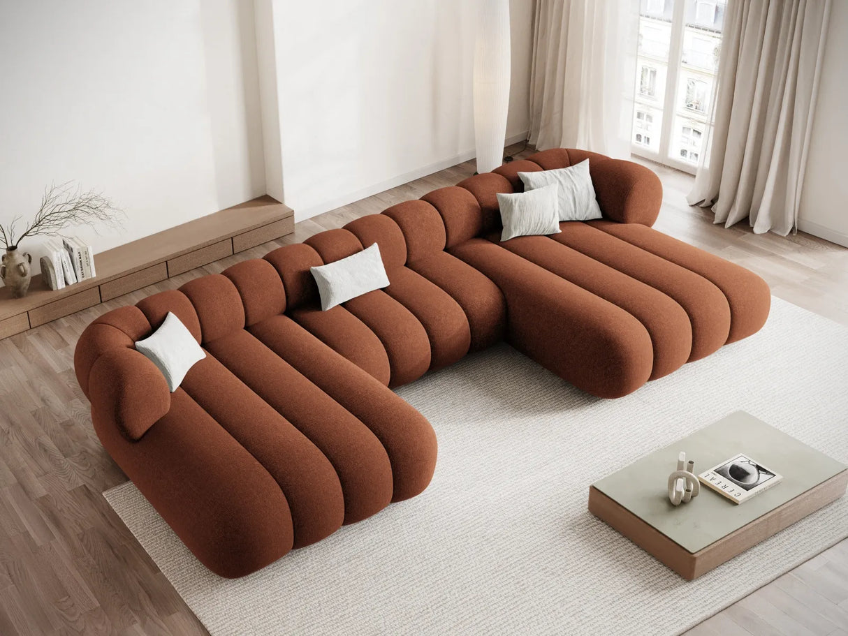 Koge 6-Sitzer Panorama Sofa aus Chenille in Ziegelstein (Eden 10 Terra), Beine in Schwarzes Plastik, 348x165x70 cm von Cosmopolitan Design – Bild 2
