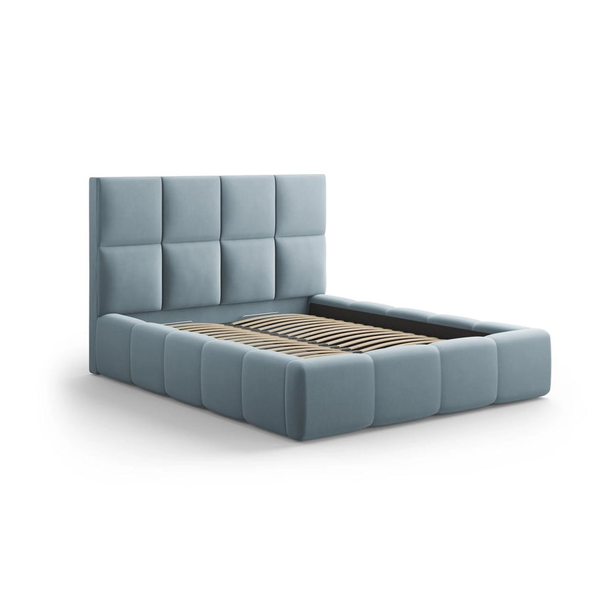 Livigno Bett mit Kopfteil und Stauraum aus Samt in Hellblau (Bluvel 06), 180x200 cm von Cosmopolitan Design – Bild 2