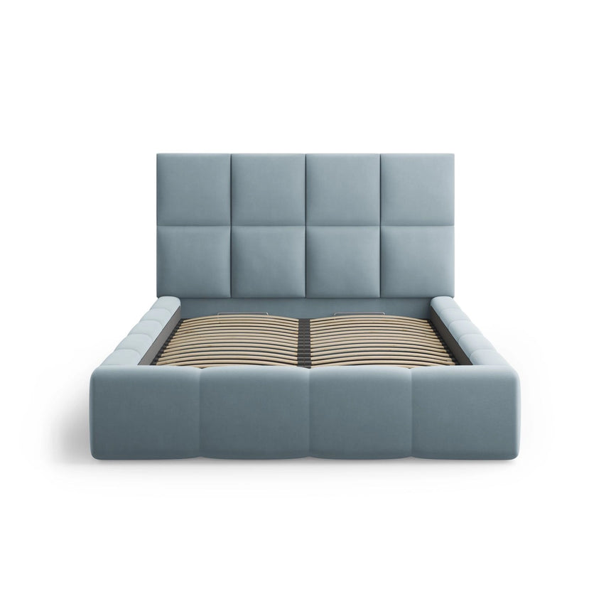 Livigno Bett mit Kopfteil und Stauraum aus Samt in Hellblau (Bluvel 06), 180x200 cm von Cosmopolitan Design – Bild 3