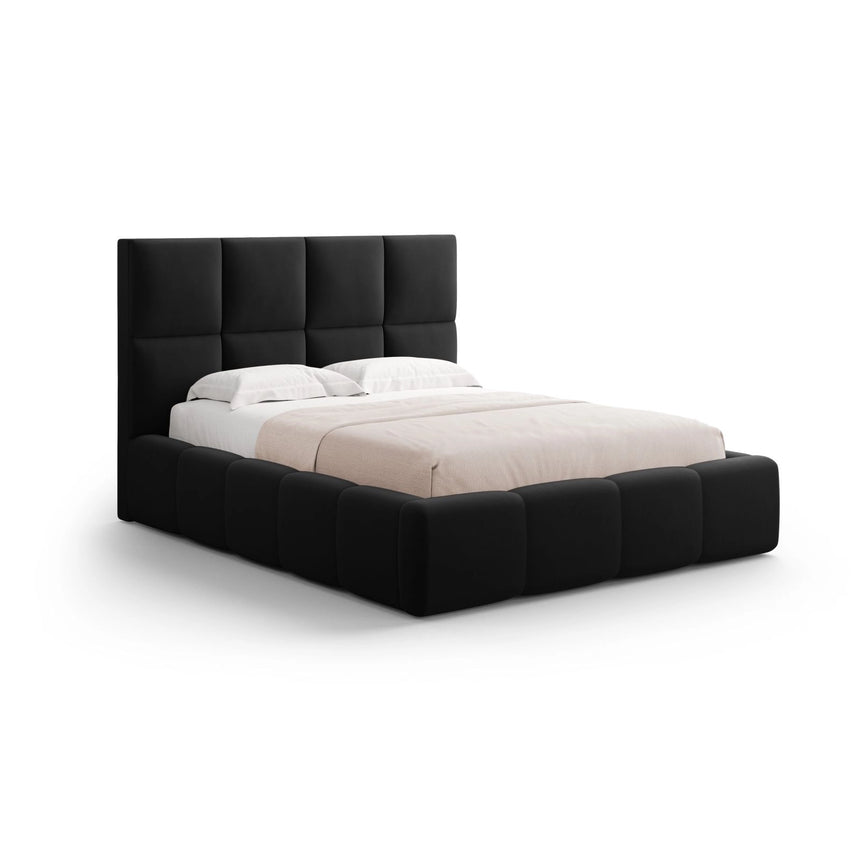 Livigno Bett mit Kopfteil und Stauraum aus Samt in Schwarz (Bluvel 19), 180x200 cm von Cosmopolitan Design – Bild 1