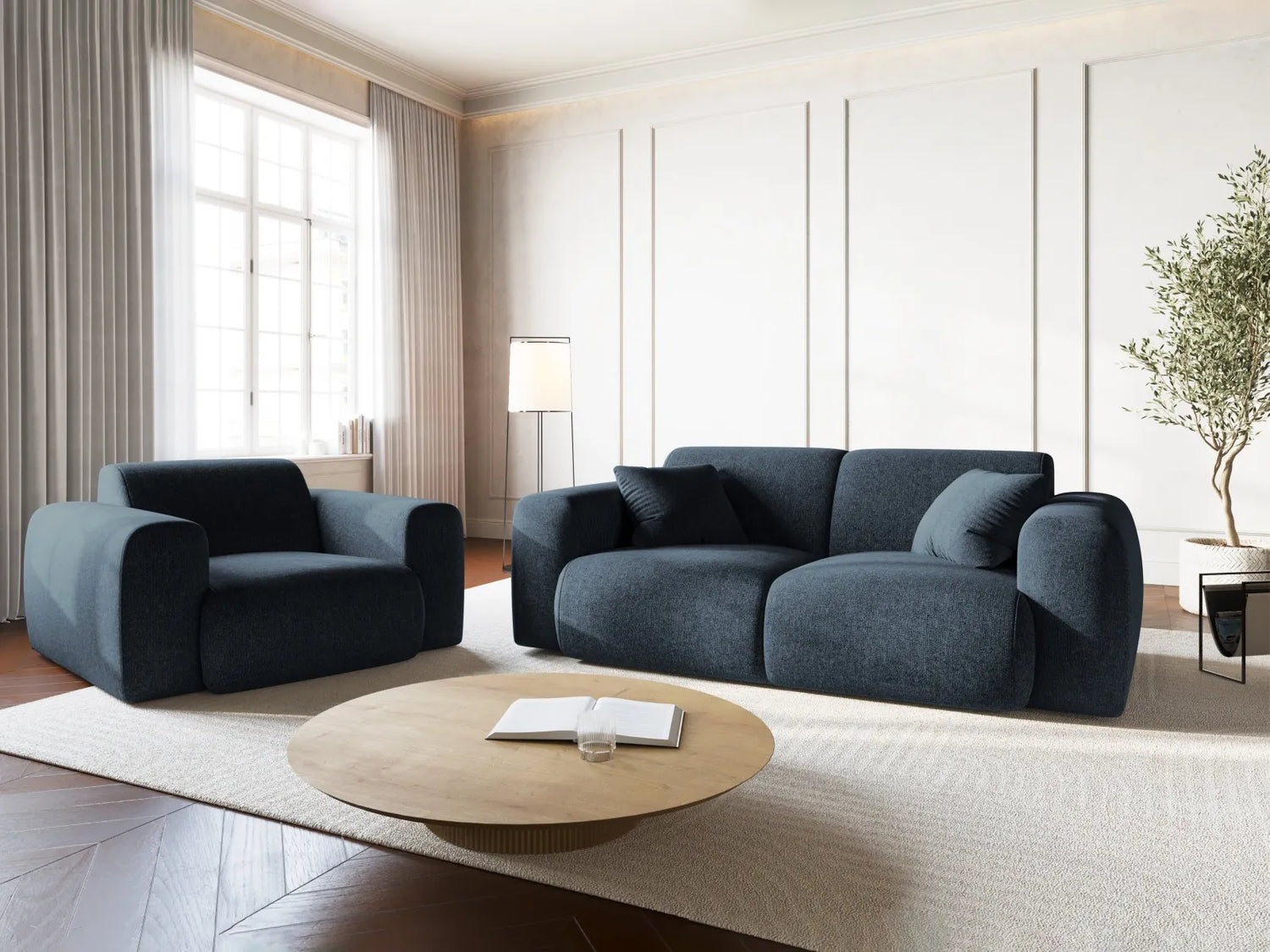 Nolio Sessel aus Chenille in Königsblau (Haga 86), 105x95x72 cm von Cosmopolitan Design – Bild 2