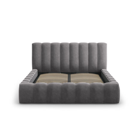 Palma Bett mit Kopfteil und Stauraum aus Samt in Grau (Bluvel 14), 180x200 cm von Cosmopolitan Design – Bild 2