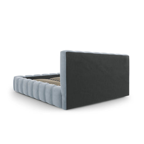 Palma Bett mit Kopfteil und Stauraum aus Samt in Hellblau (Bluvel 06), 180x200 cm von Cosmopolitan Design – Bild 4