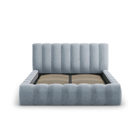 Palma Bett mit Kopfteil und Stauraum aus Samt in Hellblau (Bluvel 06), 200x200 cm von Cosmopolitan Design – Bild 2
